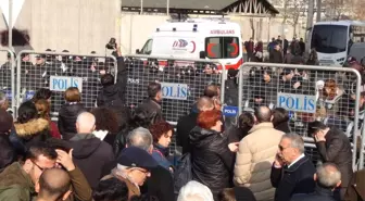 Hdp'li Milletvekili Leyla Güven Cezaevinden Ambulansla Çıktı