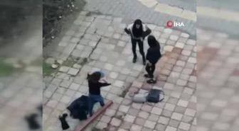 Kızların Sokak Ortasındaki Tekme Tokat Kavgası Kamerada