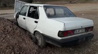 Otomobil Toprak Yığınına Çarptı: 1'i Ağır 4 Yaralı