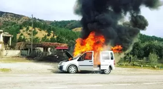 Seyir Halindeki Ticari Araç Alev Alev Yandı