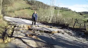 Biga'da Çömlekçi ile Karaağaç Köyü Arasındaki Yol Çöktü