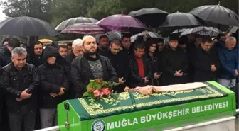 Bodrum'da Otomobil Sel Sularına Kapıldı; Çağlar ve Nişanlısı Billur Öldü (5)