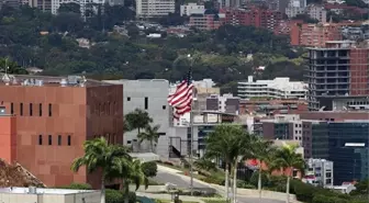 Venezuela'daki Amerikalı diplomatlar ülkelerine döndü