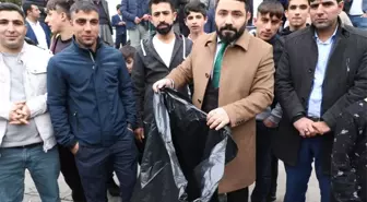 Çevreci Sloganıyla Adaylığını Açıklayan Sancar, Caddelerde Çöp Topladı