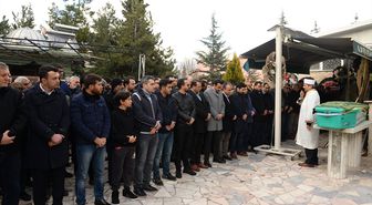 Düğünde Kalp Krizi Sonucu Ölen Dekan Defnedildi
