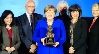 Merkel'e Fulbright Uluslararası Anlayış Ödülü