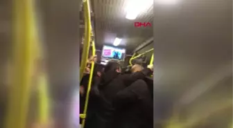 Metrobüs Durağında Taraftar Kavgası