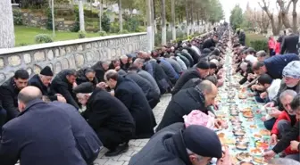 Batman'daki Şeyh Bağdu'yu Anma Etkinliğinde 5 Bin Kişi Yer Sofrasında Buluştu