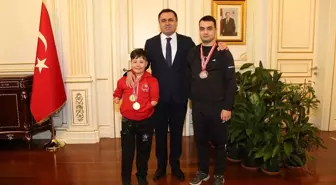 Vali Çakır, Engelli Sporcuları Ödüllendirdi