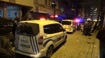 Sultangazi'de Eşini Döven Kişi Araya Girenleri Bıçakladı