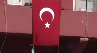 Askere Uğurlanırken Kazada Ölen Gencin Evine Türk Bayrağı Asıldı