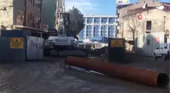 Kadıköy Hasanpaşa'da Kazı Esnasında Doğalgaz Borusu Patladı.