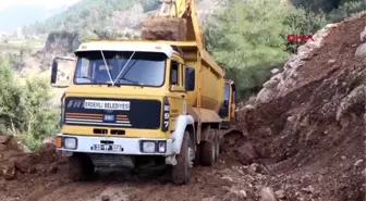 Mersin Heyelanın Kapattığı Köy Yolunda Onarım