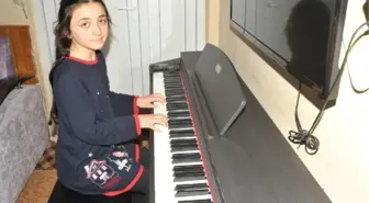 Gizem, Hayalini Kurduğu Piyanoya Kavuştu Ama Eve Sığdırmakta Zorlandı