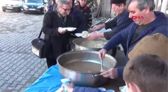 Kütahya Mahalleli 2 Yıldır Her Cuma Günü Hayır Yemeği Veriyor