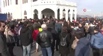 Şarklılar 'Barış' İçin Söyleniyor...barış Manço Severler Kadıköy İskelesi'ne Akın Etti