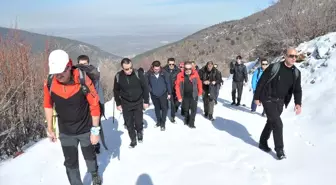 Vali Toprak, Akşehir'de Doğa Yürüyüşüne Katıldı