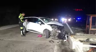 Otomobil Duvara Çarptı: 4 Yaralı