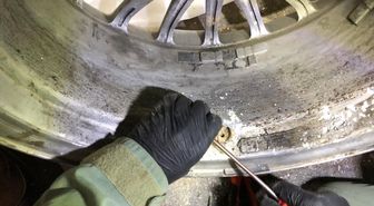Otomobilin Jantlarından Uyuşturucu Çıktı