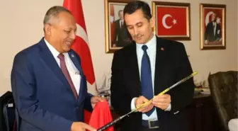 Malezya'nın Ankara Büyükelçisi Wahab'dan Murat Özmekik'e Ziyaret