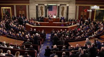 Nancy Pelosi'nin Trump'ı Garip Alkışlamasına Twitter'da Yorum Yağdı