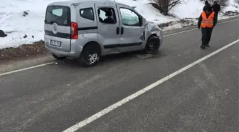 Sivas'ta Hafif Ticari Araç Devrildi: 2 Ölü, 2 Yaralı