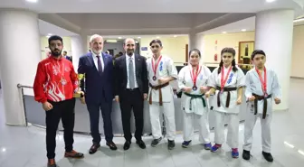 Karate Şampiyonasına Yıldırım Damgası