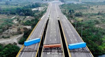 Venezuela Krizi: İnsani Yardımın Geleceği Yollar Tankerler ve Konteynerlerle Kesildi