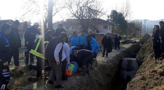 Göçükte Toprak Altında Kalan İşçi, Hastanelik Oldu