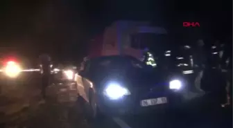 Kayseri'de Tır ile Kafa Kafaya Çarpışan Otomobildeki 2 Kişi Öldü - Yeniden