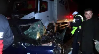 Nevşehir'de Tır ile Kafa Kafaya Çarpışan Otomobildeki 2 Kişi Öldü