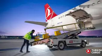 Turkish Cargo'nun İlk Kargosu Türk Bayrağı Oldu