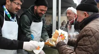 Ümraniye'de 6 Ton Hamsi Dağıtıldı