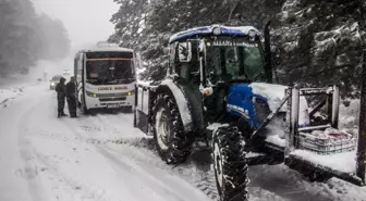 Kar Yolları Kapattı, Kazdağları'nda Onlarca Araç Mahsur Kaldı