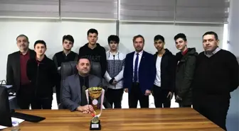 Şehit Erol Olçoklu Öğrenciler Badminton'da Şampiyon Oldu