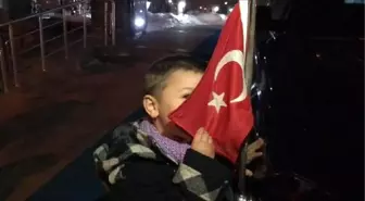 Küçük Çocuğun Bayrak Sevgisi (2)