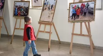 Küçük Çocuk, Azez'deki Yaşıtlarını Görünce Bakakaldı