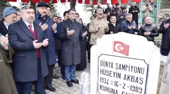 Dünya Şampiyonu Güreşçi, Mezarı Başında Anıldı