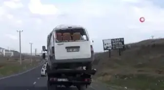 Nişan Törenine Giden Araç Kaza Yaptı: 3 Ölü, 16 Yaralı