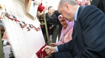 Cumhurbaşkanı Erdoğan Türk Bayraklı Halıya İlmek Attı