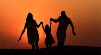 Fransa'da Anne ve Baba Tabiri, 'Ebeveyn 1' ve 'Ebeveyn 2' Olarak Değişiyor