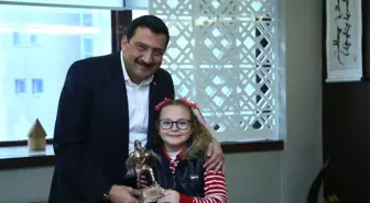 Minik Buse, Keçiören Belediye Başkanı Mustafa Ak'ı Ziyaret Etti