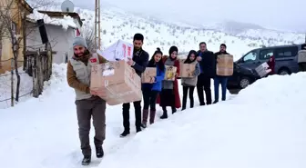 Sadakataşı Derneğinden Çocukları Isıtan Yardım