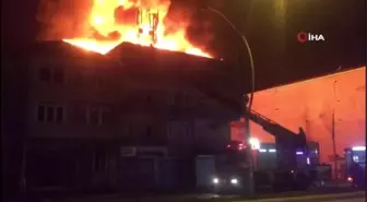 Sakarya'da Otel Alevlere Teslim Oldu