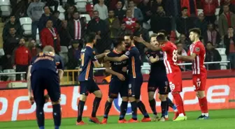 Spor Toto Süper Lig: Antalyaspor: 0 - Medipol Başakşehir: 1 (İlk Yarı)