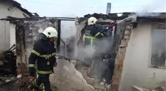 Yaşlı Adam Yanan Evden Emekleyerek Kurtuldu