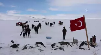 Buzla Kaplı Çıldır Gölü Turistleri Cezbediyor