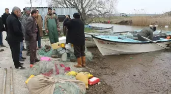 Manyas Gölü'nde Kaybolan Balıkçıyı Arama Çalışmaları