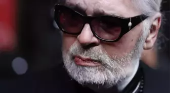 Ünlü Moda Tasarımcısı Karl Lagerfeld Hayatını Kaybetti