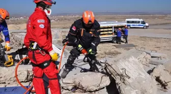 Afyonkarahisar'da Gerçeği Aratmayan Deprem Tatbikatı